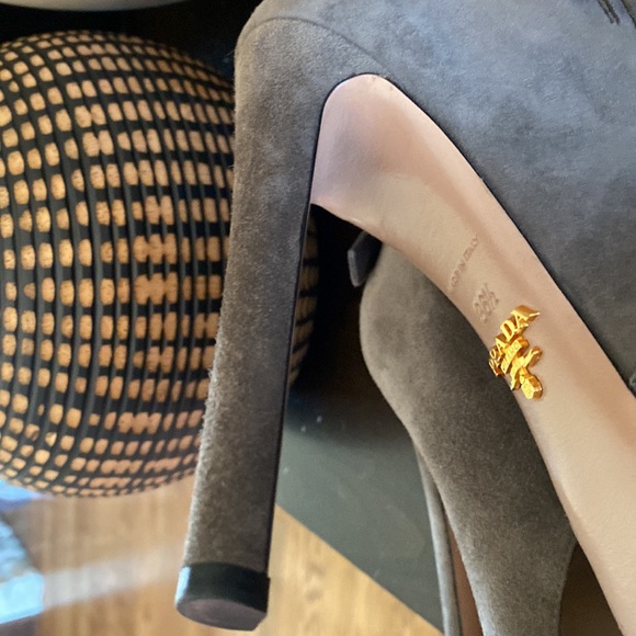 Authentic Prada platform heels - Picture 6 of 16